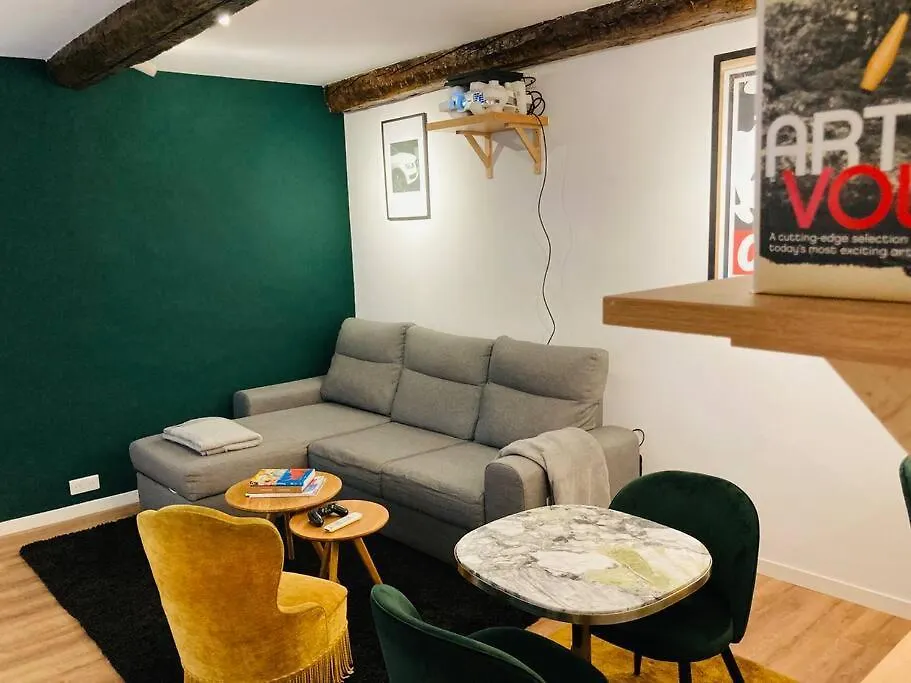 Appartement Vieux Nice Garibaldi Renove France